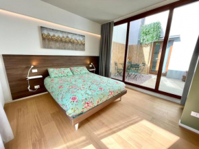 Locatelli Apartments - Patio living 
